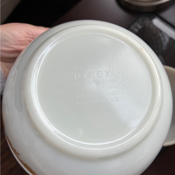 EUC ✨ Vintage Pyrex White and Goldenrod Floral Bowls - Picture 6 of 6
